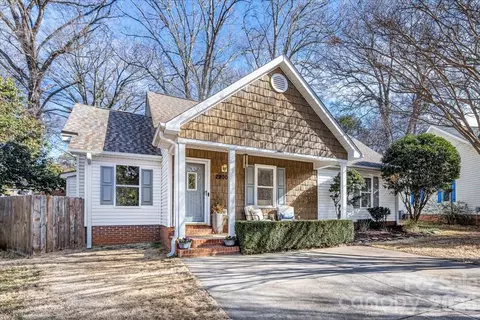 2200 Olde Chantilly Ct, Charlotte, NC 28205