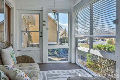 1301 Hyde Park Dr, Asheville, NC 28806