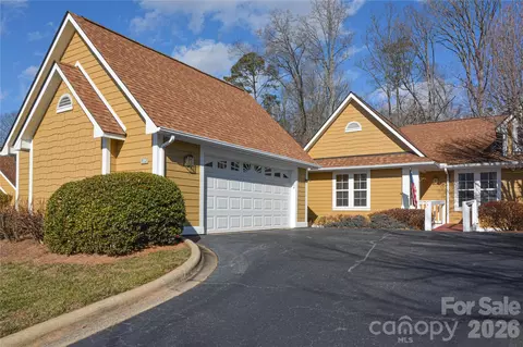 1301 Hyde Park Dr, Asheville, NC 28806