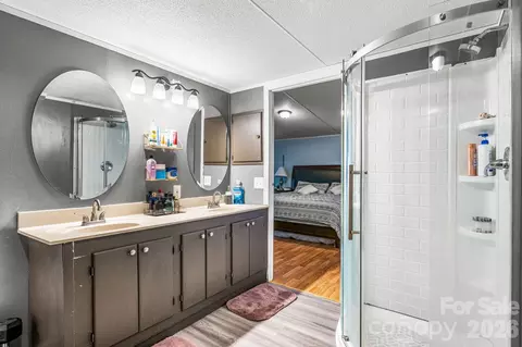 Bath - 1817 Ellick Dr, Newton, NC 28658 photo 1 of 2