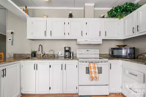 Kitchen - 1817 Ellick Dr, Newton, NC 28658 photo 2 of 3