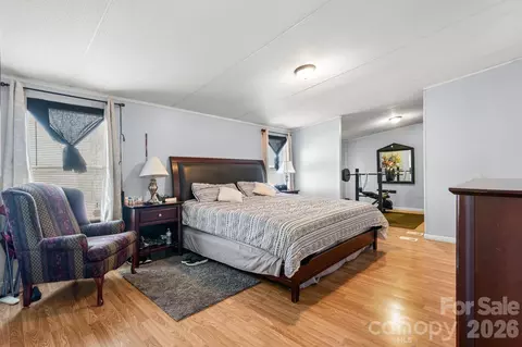 Bedroom - 1817 Ellick Dr, Newton, NC 28658 photo 2 of 3
