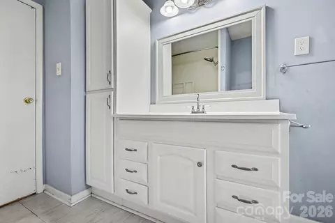 Bath - 2601 Devon Dr, Dallas, NC 28034 photo 1 of 1