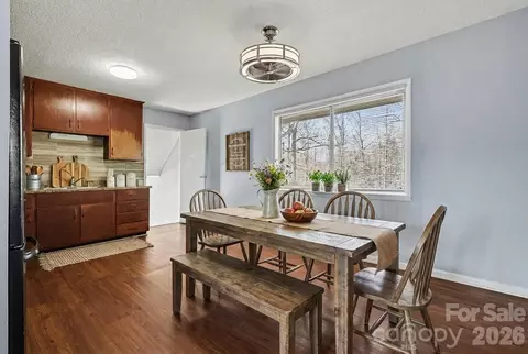 Dining - 2601 Devon Dr, Dallas, NC 28034 photo 1 of 1