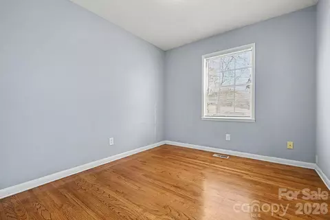 Bedroom - 2601 Devon Dr, Dallas, NC 28034 photo 2 of 7
