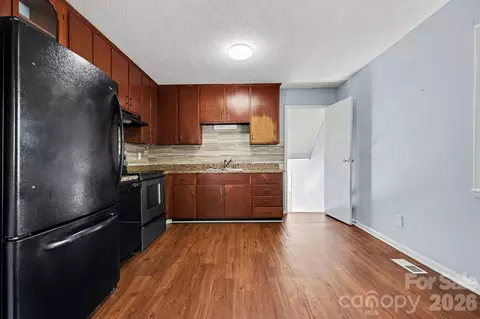 Kitchen - 2601 Devon Dr, Dallas, NC 28034 photo 2 of 2