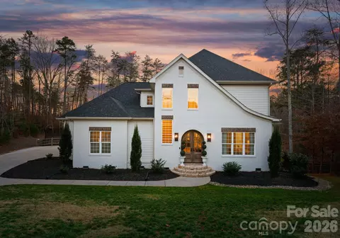 3107 James Plantation Dr, Denver, NC 28037