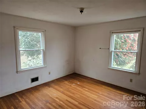 Bedroom - 4061 Springs Rd, Conover, NC 28613 photo 6 of 7