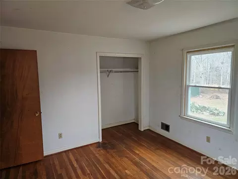 Bedroom - 4061 Springs Rd, Conover, NC 28613 photo 5 of 7