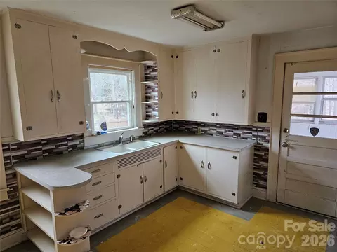 Kitchen - 4061 Springs Rd, Conover, NC 28613 photo 1 of 1