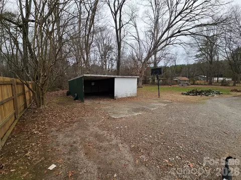 Exterior - 4061 Springs Rd, Conover, NC 28613 photo 4 of 4