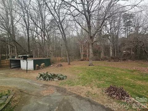 Exterior - 4061 Springs Rd, Conover, NC 28613 photo 2 of 4