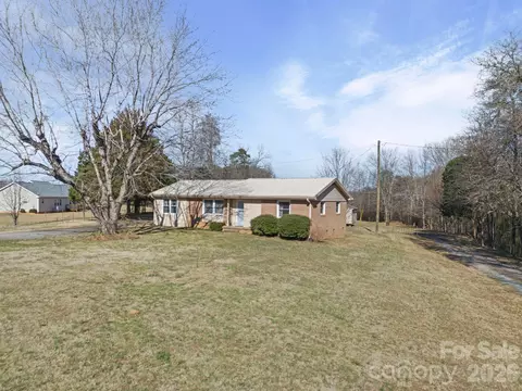 1429 Doggett Rd, Forest City, NC 28043