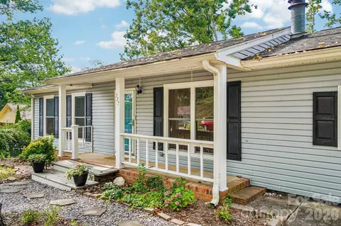 327 Heather Ct, Asheville, NC 28804