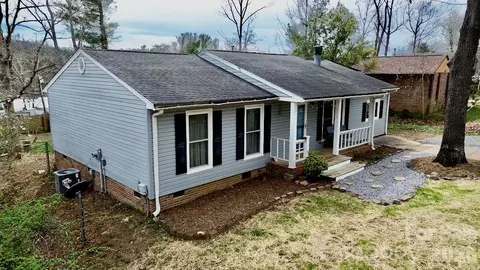327 Heather Ct, Asheville, NC 28804