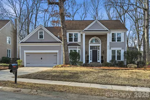 6217 Oak Cove Ln, Charlotte, NC 28269