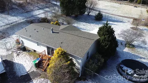703 Garren Creek Rd, Fairview, NC 28730