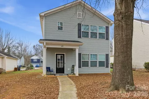 609 N Mulberry St, Statesville, NC 28677