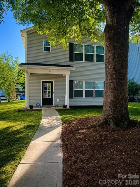 609 N Mulberry St, Statesville, NC 28677