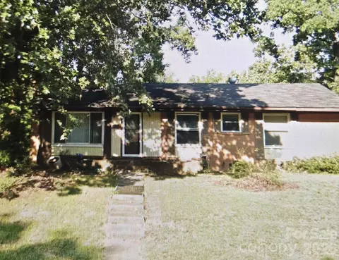 801 Dobson Dr, Charlotte, NC 28213