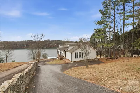 105 Mountain Aire Dr, Stony Point, NC 28678
