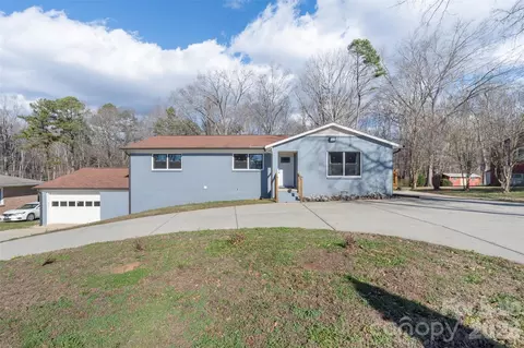 142 Shadowbrook Rd, Mount Holly, NC 28120