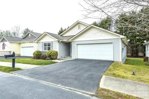 50 Clear Creekside Dr, Hendersonville, NC 28792