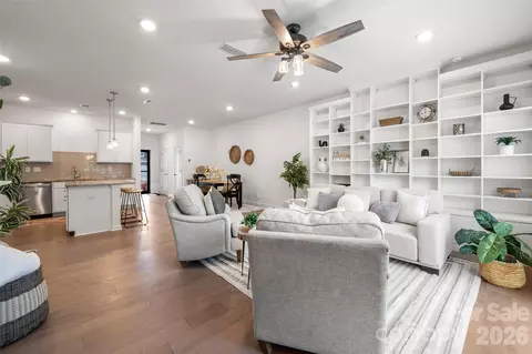 215 Harpers Run Ln, Matthews, NC 28104