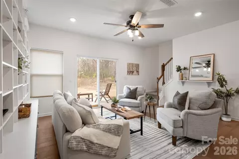 215 Harpers Run Ln, Matthews, NC 28104
