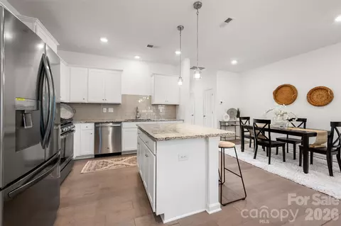 215 Harpers Run Ln, Matthews, NC 28104