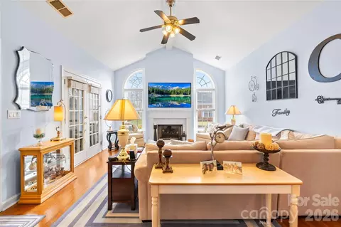 8579 Highland Glen Dr, Charlotte, NC 28269