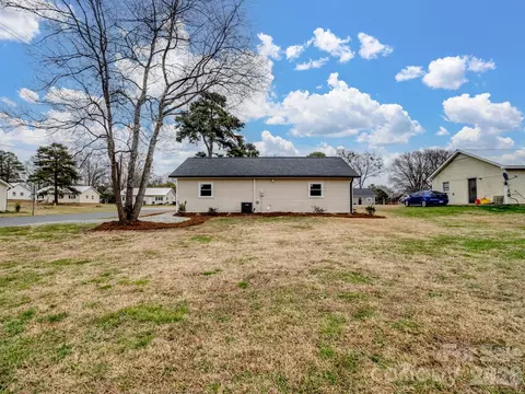 Exterior - 307 Jones St, Monroe, NC 28110 photo 2 of 4