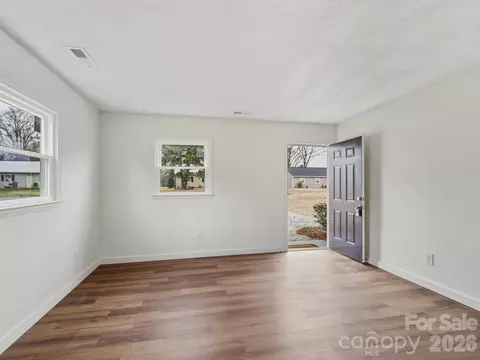 Living - 307 Jones St, Monroe, NC 28110 photo 1 of 5