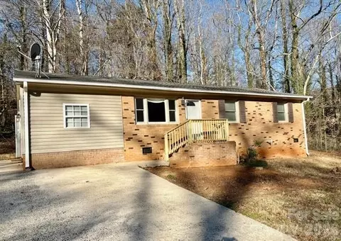 2120 Fallsdale Dr, Gastonia, NC 28052