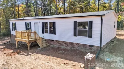 2013 Carl Fox Rd, Taylorsville, NC 28681