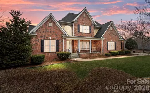 5231 Peninsula Dr, Granite Falls, NC 28630