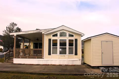 29 Polka Ln, Waynesville, NC 28785