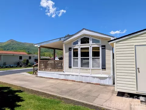 29 Polka Ln, Waynesville, NC 28785
