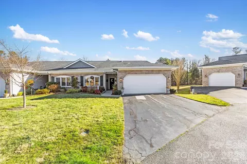 24 Country Meadows Ln, Hendersonville, NC 28792