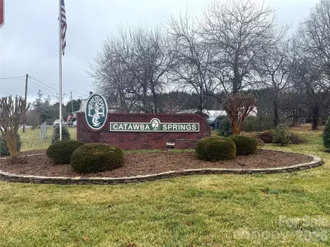 5126 Mark Ne Dr NE, Hickory, NC 28601 photo 2