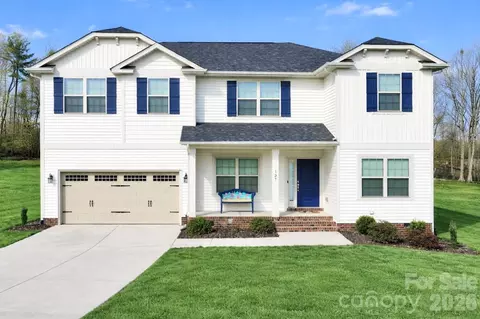 137 Northlake Dr, Statesville, NC 28677