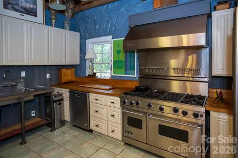 Kitchen - 15 Chestnut St, Tryon, NC 28782 photo 2 of 2