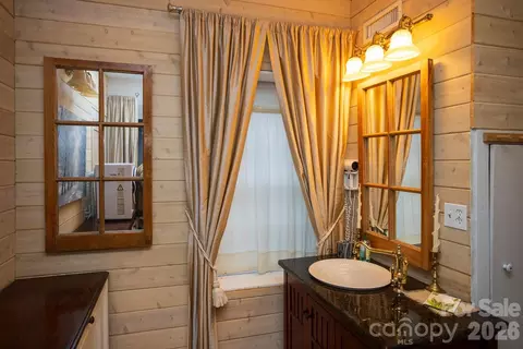 Bath - 15 Chestnut St, Tryon, NC 28782 photo 3 of 4