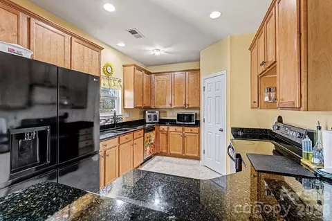 Kitchen - 3316 Streamside Dr, Davidson, NC 28036 photo 1 of 2