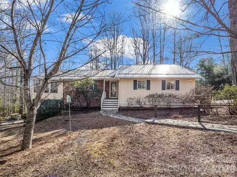 1594 Indian Cave Rd, Hendersonville, NC 28739