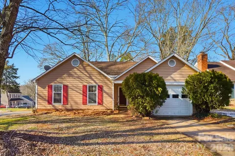 7307 Morris Pond Dr, Charlotte, NC 28227