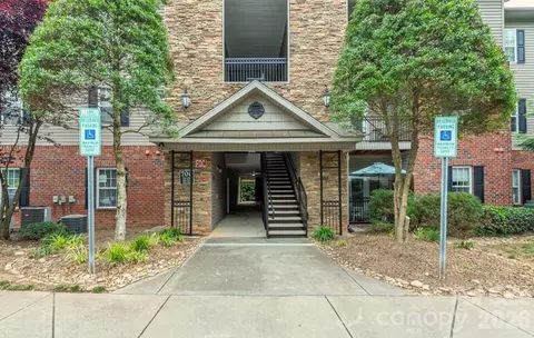 713 Appeldoorn Cir, Asheville, NC 28803