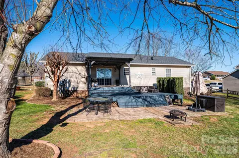 Exterior - 1355 Millrace Dr, Conover, NC 28613 photo 6 of 7