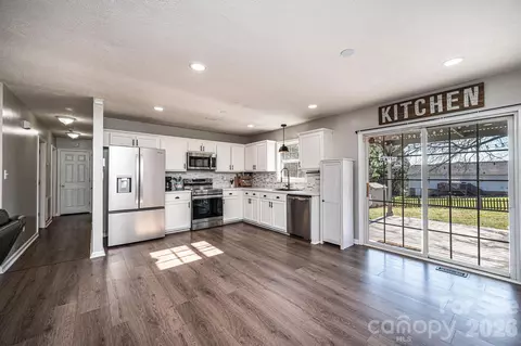 Kitchen - 1355 Millrace Dr, Conover, NC 28613 photo 3 of 6