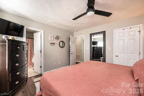 Bedroom - 1355 Millrace Dr, Conover, NC 28613 photo 3 of 4